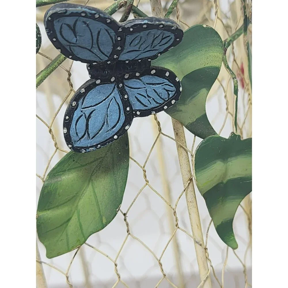 Vintage Lot Of 2 Chicken Wire Baskets Lady Bugs Butterfly Leaves‎